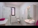 Apartmány Svjetlana SA1(2+1), SA2(2+1), SA3(2) Pula - Istria  - Štúdio apartmán - SA1(2+1): kúpelňa s toaletou