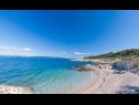 Apartmány Jenny - sea view: A1(2+2) Ravni - Istria  - pláž