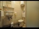 Apartmány Pava SA1 (2), SA2 (2) Vrbnik - Ostrov Krk  - Štúdio apartmán - SA2 (2): kúpelňa s toaletou