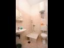 Apartmány Sunny - quiet and relaxing A1(2+2), A2(2+1) Makarska - Riviéra Makarska  - Apartmán - A2(2+1): kúpelňa s toaletou