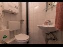Apartmány Josi - great view: A1(4+2) Makarska - Riviéra Makarska  - Apartmán - A1(4+2): kúpelňa s toaletou