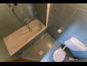 Apartmány Cobra - excellent location: A1(2+2), SA2(2+1), A4(4+2) Tučepi - Riviéra Makarska  - Apartmán - A4(4+2): kúpelňa s toaletou