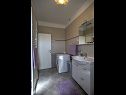 Apartmány IK A1(2+1), A2(2), SA3(2), SA4(2), A5(4) Jezera - Ostrov Murter  - Apartmán - A5(4): kúpelňa s toaletou
