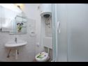 Apartmány Rene - seaview & parking space: A1(2+2), A2(2+2), A3(6+2) Omiš - Riviéra Omiš  - Apartmán - A2(2+2): kúpelňa s toaletou