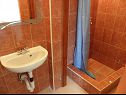 Apartmány Zdrave - near beach: A1(3), A2(2+1), A3(3+1), A4(3), A5(3), A6(5+1), A7(5+1) Vlasici - Ostrov Pag  - Apartmán - A4(3): kúpelňa s toaletou