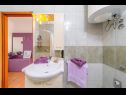 Apartmány Nada- sea view: A1 - Ljubičasti (4+2), A2 - Crveni (4+2) Banjol - Ostrov Rab  - Apartmán - A1 - Ljubičasti (4+2): kúpelňa s toaletou