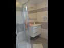 Apartmány Mario - 150m from sea: A1(2), A2(4), A3 deluxe(4), R(2) Supetarska Draga - Ostrov Rab  - Izba - R(2): kúpelňa s toaletou