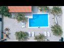 Dovolenkovy dom Ivy - with outdoor swimming pool: H(4+2) Vodice - Riviéra Šibenik  - Chorvátsko  - bazén