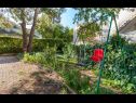 Apartmány Vini- beautiful garden and terrase A4(4+2) Podstrana - Riviéra Split  - dvor
