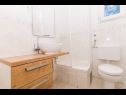 Dovolenkovy dom Bože - 10m from the sea: H(10+2) Drvenik Mali (Ostrov Drvenik Mali) - Riviéra Trogir  - Chorvátsko  - H(10+2): kúpelňa s toaletou