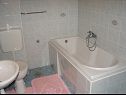 Apartmány Tone - spacious and comfortable: A1 zuti(5+2), AA2 plavi(5+2) Trogir - Riviéra Trogir  - Apartmán - A1 zuti(5+2): kúpelňa s toaletou