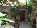 Apartmány a izby Jare - in old town R1 zelena(2), A2 gornji (2+2) Trogir - Riviéra Trogir  - záhradná terasa