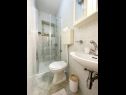 Apartmány Mihaela - sea view : A1(5+1), A2(4), SA3(2) Trogir - Riviéra Trogir  - Apartmán - A1(5+1): kúpelňa s toaletou