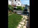 Dovolenkovy dom More - garden shower: H(10+2) Vinišće - Riviéra Trogir  - Chorvátsko  - komin