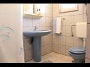 Apartmány a izby Jagoda - comfy and cozy : A1 Lijevi (3+2), A2 Desni (3+2), R1(4) Zadar - Riviéra Zadar  - Apartmán - A1 Lijevi (3+2): kúpelňa s toaletou