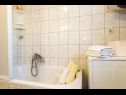 Apartmány Suza - relaxing & beautiful: A1(2+2), A2(4+2) Zadar - Riviéra Zadar  - Apartmán - A1(2+2): kúpelňa s toaletou
