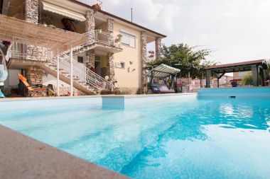  Nada - with private pool: SA1(2), SA2(2), A3(4) Fažana - Istria 