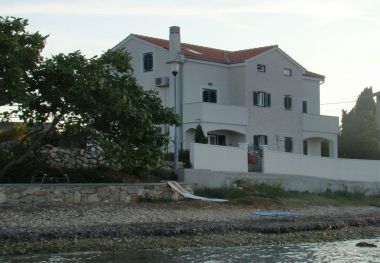 Apartmány Azur - 10 m from sea: A1(4), SA2(2+1) Ilovik (Ostrov Ilovik) - Ostrov Lošinj 