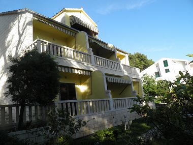 Apartmány Vese - 200 m from beach: SA1(2+1), SA2(2+1), SA3(2+1), A4(4) Brela - Riviéra Makarska 