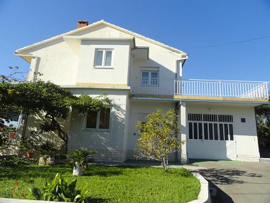 Apartmány Tomi - with large terrace (60m2): A1(4) Trogir - Riviéra Trogir 