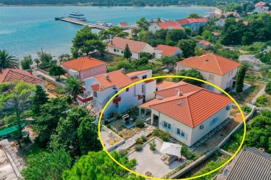 Dovolenkovy dom Ante - 30 m from beach: H(6+2) Ist (Ostrov Ist) - Riviéra Zadar  - Chorvátsko 