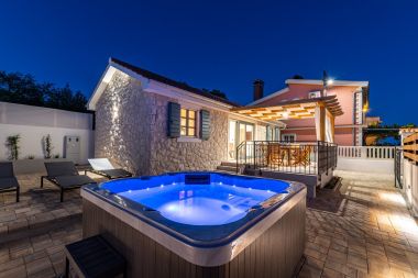 Dovolenkovy dom Sanya - stone house with outdoor hot tub: H(4) Sukošan - Riviéra Zadar  - Chorvátsko 