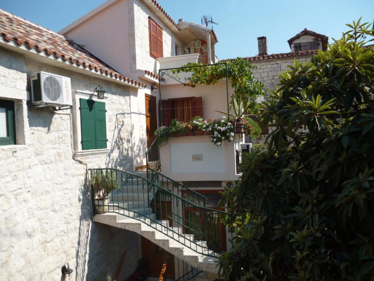 Apartmány a izby Jare - in old town R1 zelena(2), A2 gornji (2+2) Trogir - Riviéra Trogir 
