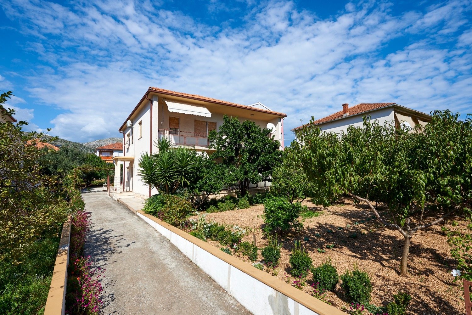 Apartmány a izby Ivo - with garden: A1(2+2), R1(2+1), R2(2) Trogir - Riviéra Trogir 